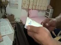 【中出し】無口で地味な少女が教師に調教され、セックスを受け入れる。