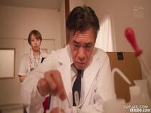 【中出し】[モザイク破壊発育のいい女子マネージャーが個室で汗だく濃密セックス。宍戸理穂